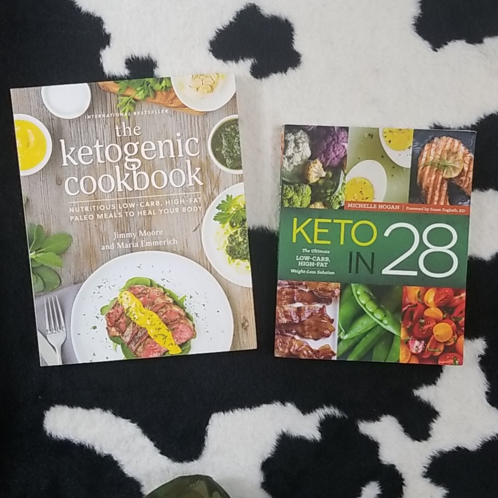 The Ketogenic Cookbook & Keto in 28 days